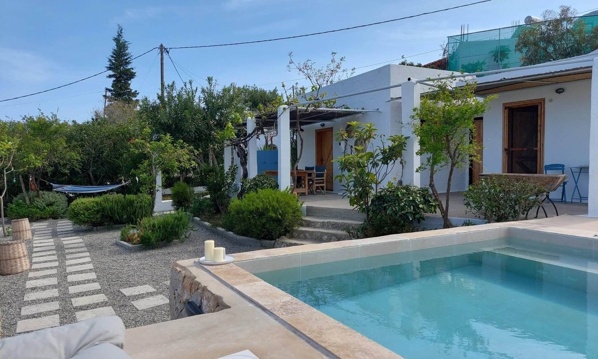 Stegna Cottage | Ktima Natura -Greek cottage in a quiete privet garden close to the beach.