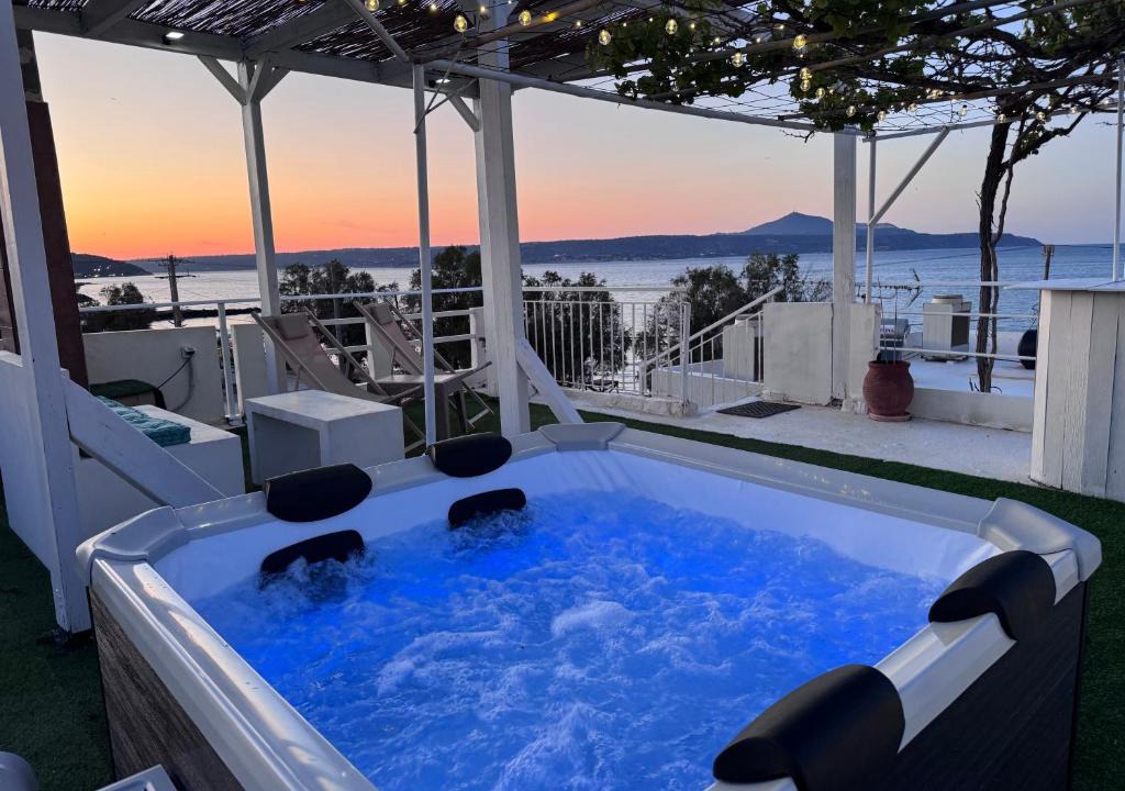 Kalyves Apartment | Kyma Haven Beachfront with Rooftop Jacuzzi