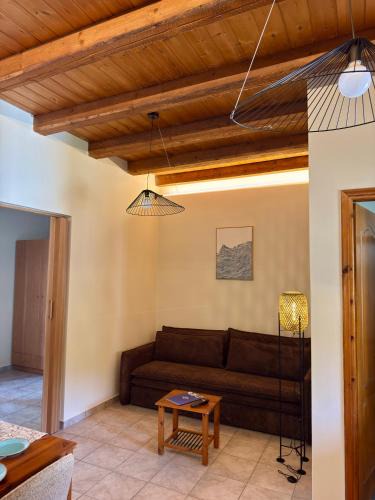 Dirfys-Messapia Apartment | Kyriakos Apartments