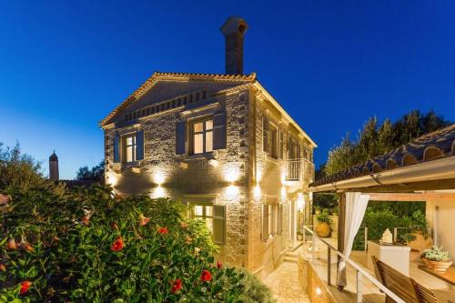 Mpogdanatika Villa | La Maison