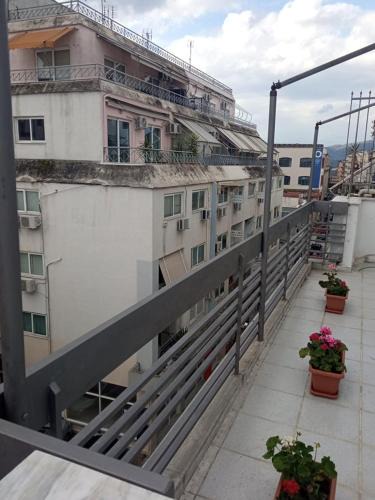 Volos City Centre Apartment | Lemon - HappyHostGr - Downtown Apartment