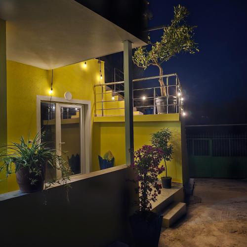 Borsh House | Lemon House Borsh