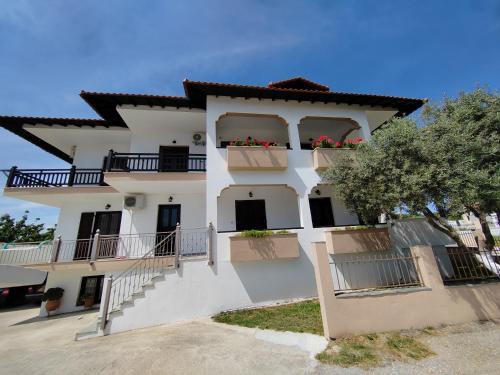 Agios Nikolaos House | Leyland