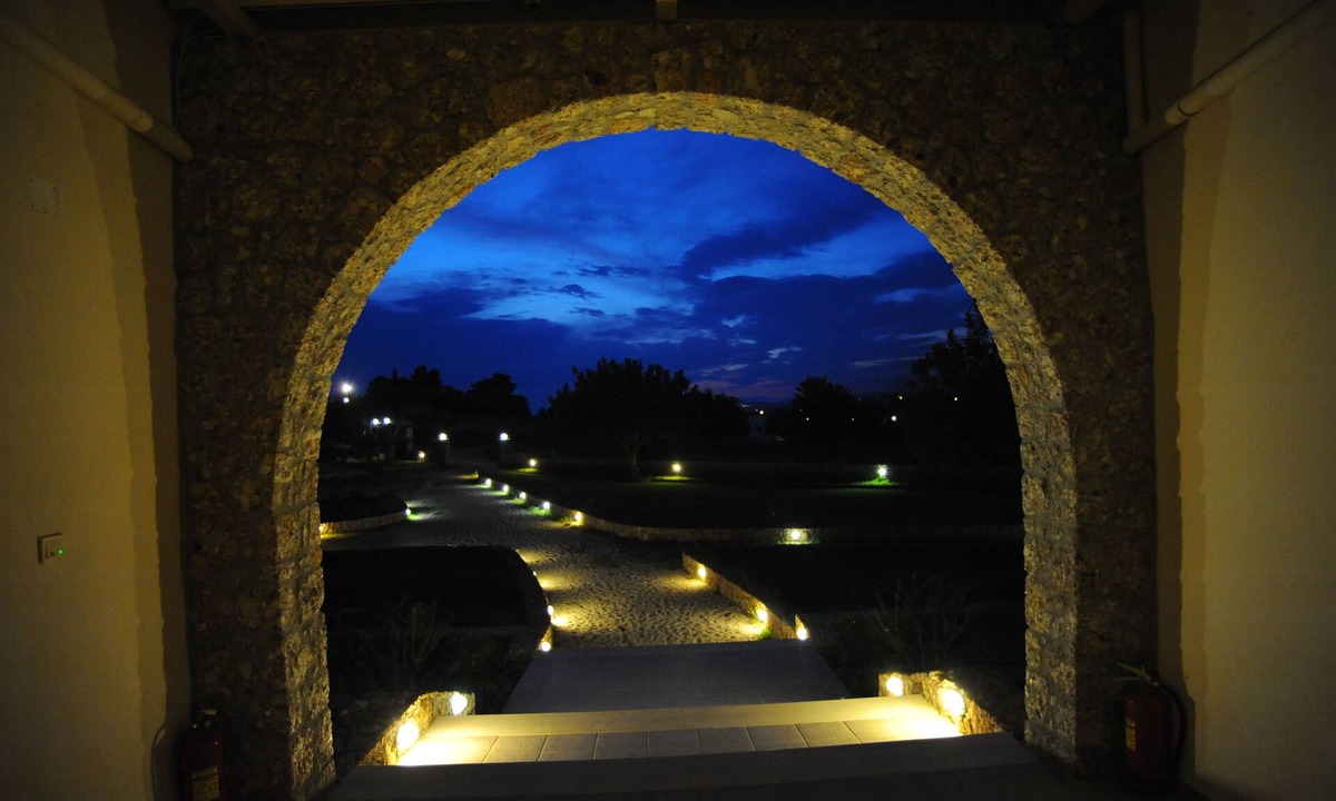 Bouzaiika House | Long View Resort & Spa Rooms & Apartments