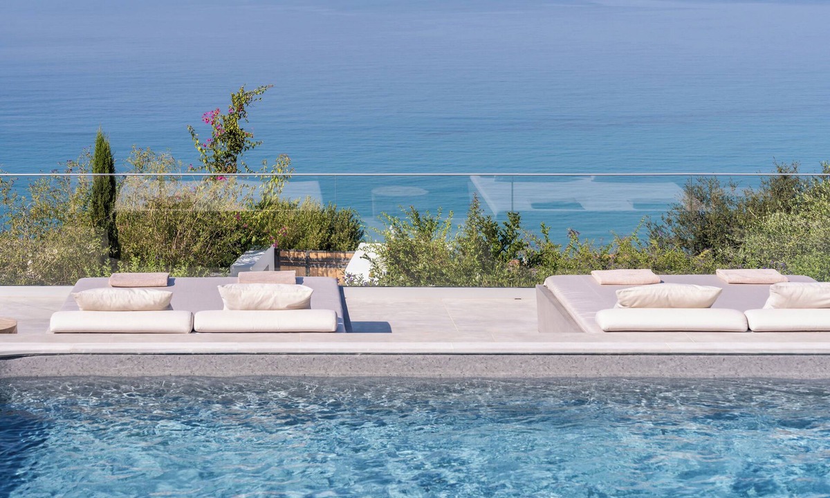 Mousata Villa | Lourdas White Villa