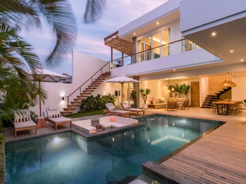 Berawa Villa | Lux 500sqm 5BR Villa, 400m to FINNS & Canggu Beach