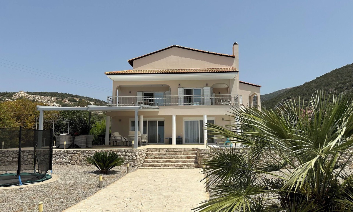 Kandia Villa | Luxurious Mediterranean Villa with Infinity Swimmingpool and Maximum Privacy