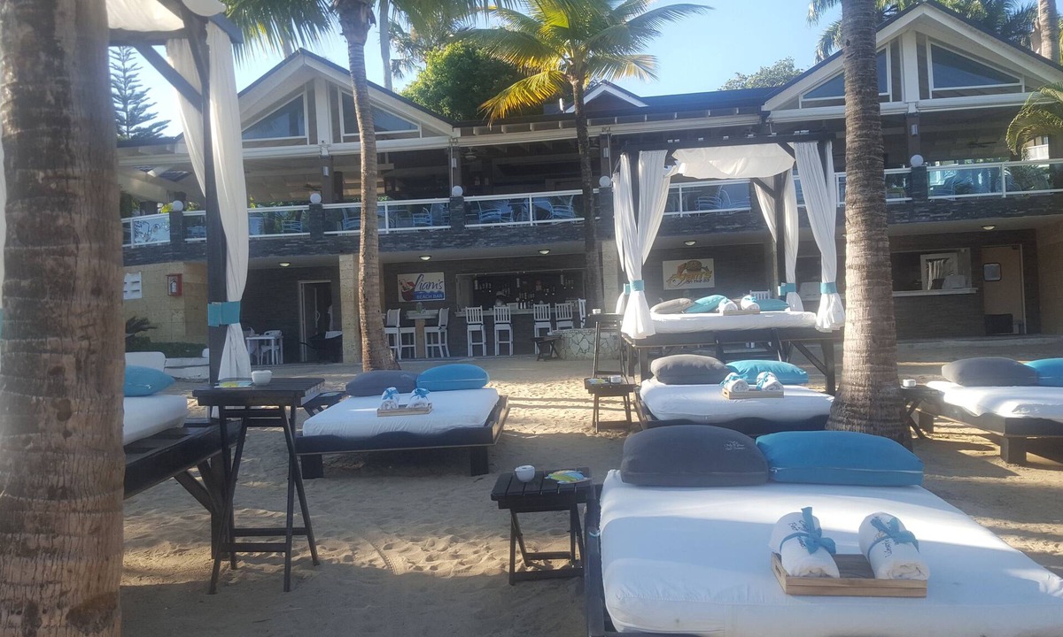 Los Brazos Villa | Luxurious Villas, and suites. Sandy Beaches