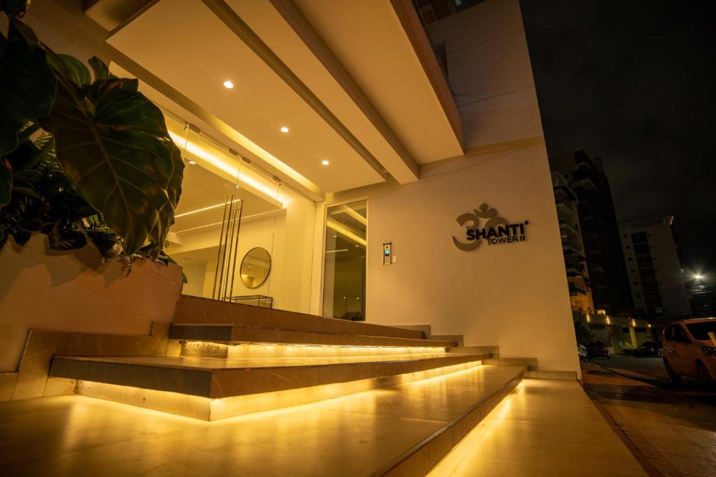Evaristo Morales Apartment | Luxury 2Bedr, 2 Balcony Pool, Gym, Downtown Santo Domingo