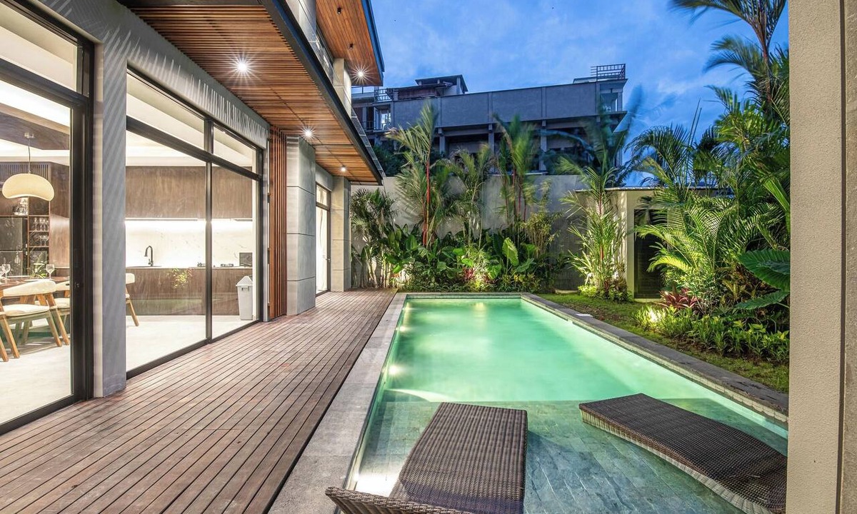 Kuta Selatan Villa | Luxury 5-Bedroom Villa in Canggu, Walk to the Beach
