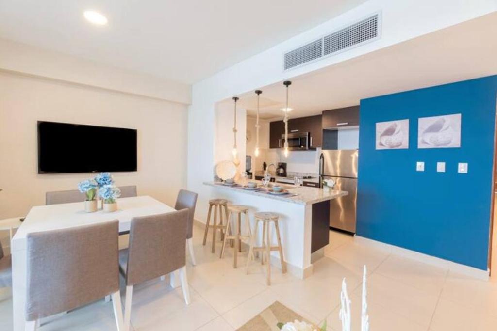 Juan Dolio - El Pueblo Apartment | Luxury Beachfront 2BR at Las Olas, Juan Dolio