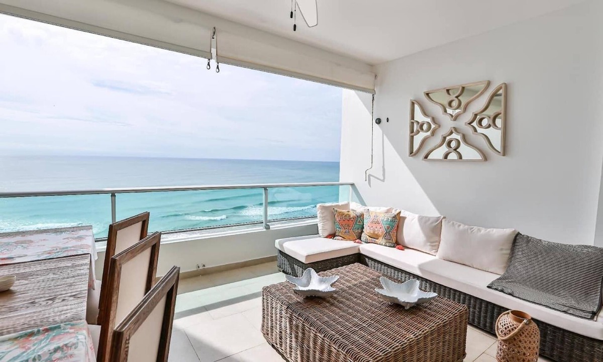Villas Del Mar Apartment | Luxury Beachfront w/80 Inch SmartTV, Full Kitchen