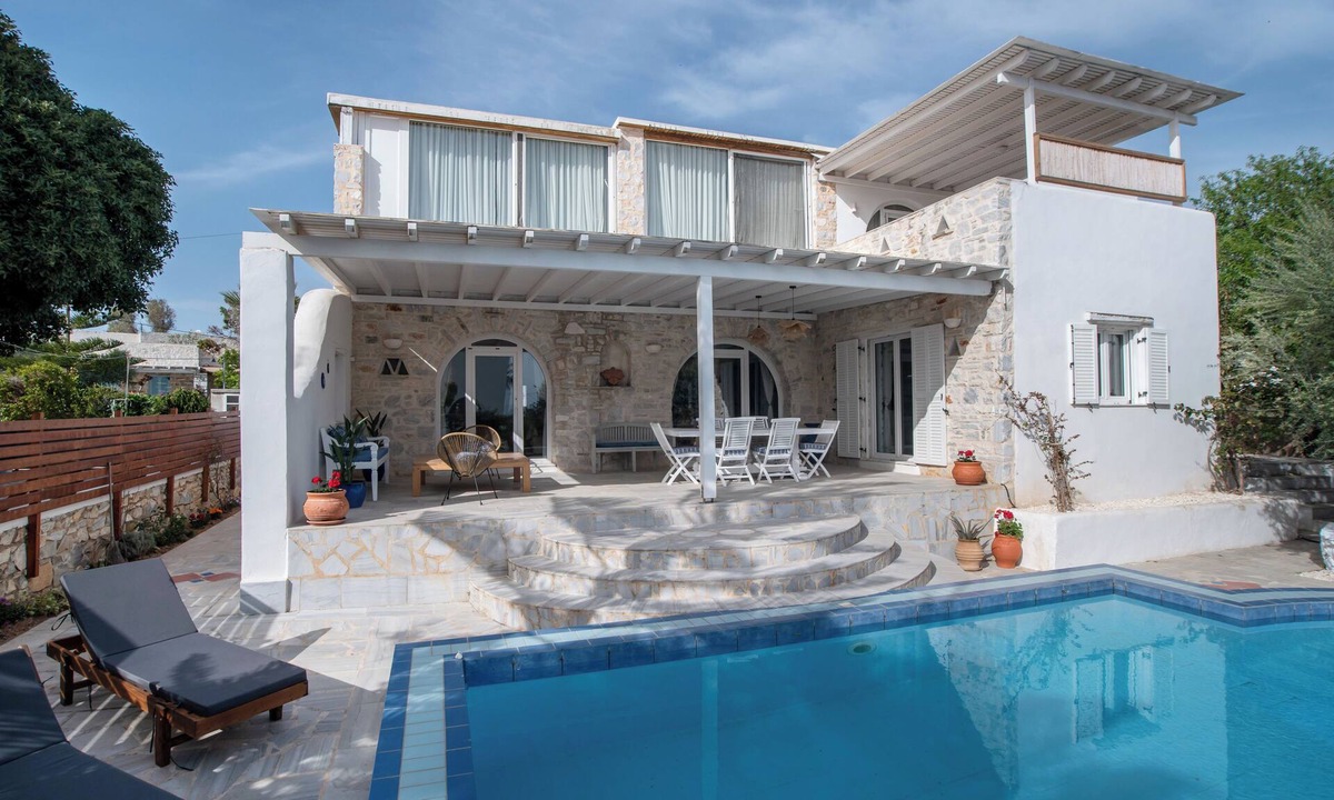 Aliki House | Luxury Cycladic Cave Villa: Private Pool, Jacuzzi & Garden Oasis