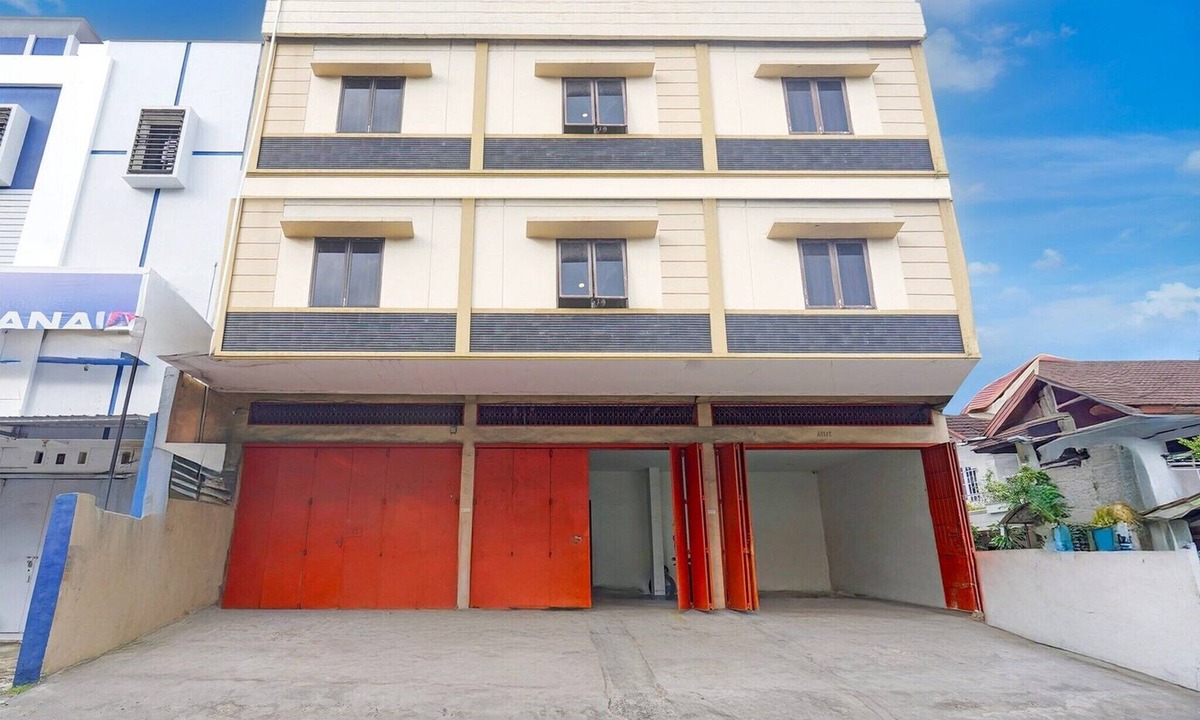 Makassar House | Luxury Deluxe DBL Retreat W/Free WiFi and Parking
