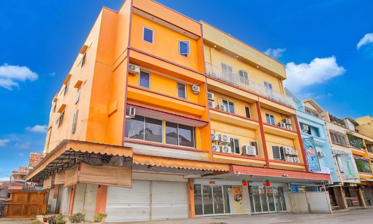 Lubuk Baja House | Luxury Deluxe DBL Retreat W/Free WiFi and Parking