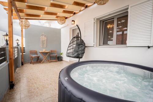 Salakos House | Luxury Getaway with Jacuzzi - Platanos House Salakos