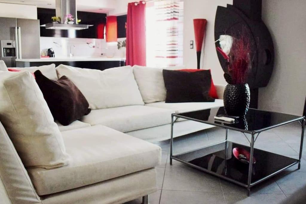 Tsikalaria Apartment | Luxury minimal apartment with balcony sea View