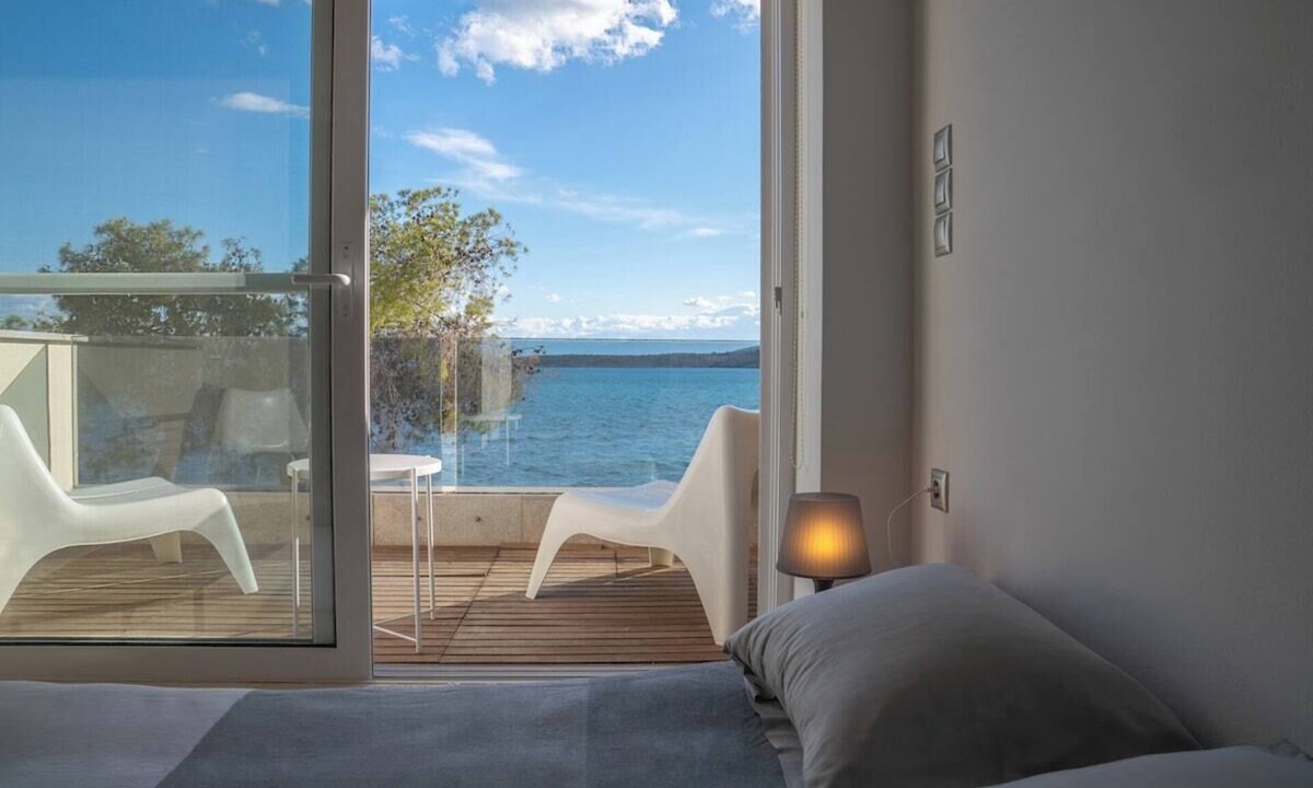 Itea House | Luxury on the Water - Seaside Maisonette in Itea