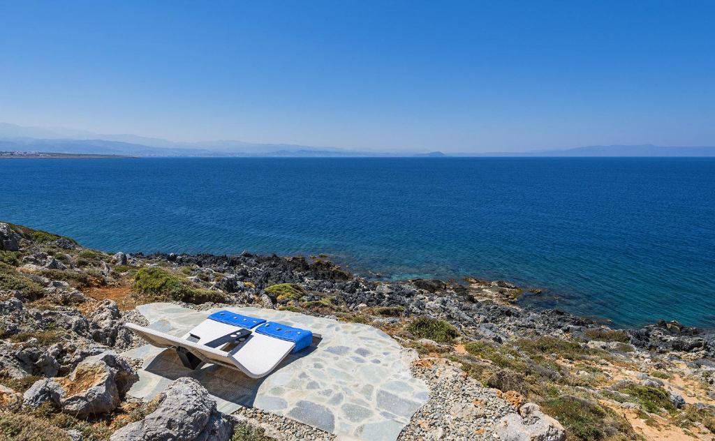 Stavros Villa | Luxury seafront design villa Kyma in Tersanas Owner listing