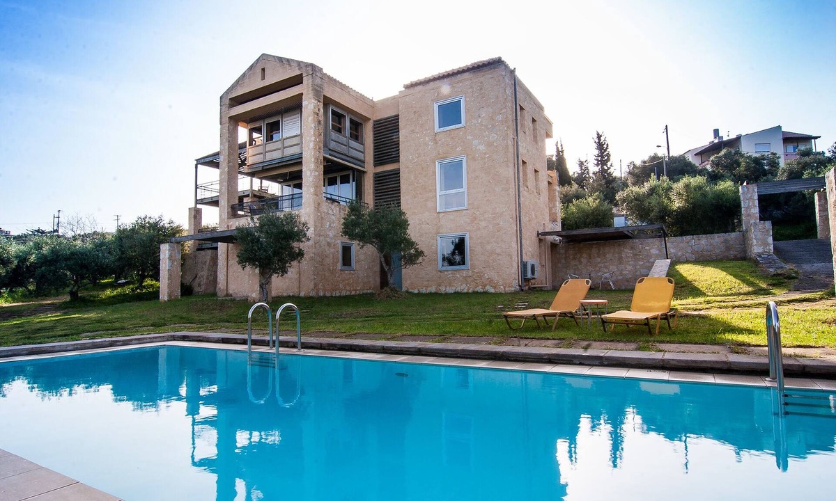 Kato Galatas Villa | Luxury self Catering Artistic Villa close to the Beach