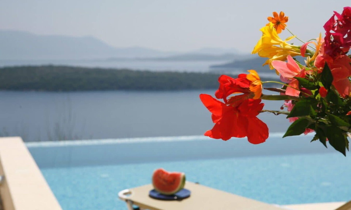 Perigiali Villa | Luxury Villa De La Luna, with a private infinity pool and amazing views