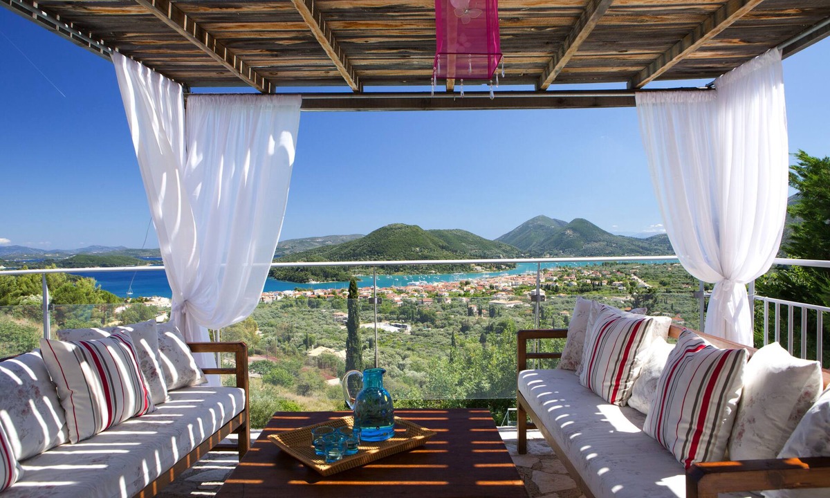 Nidri Villa | Luxury villa overlooking the sea with private pool-Villa Dahlia