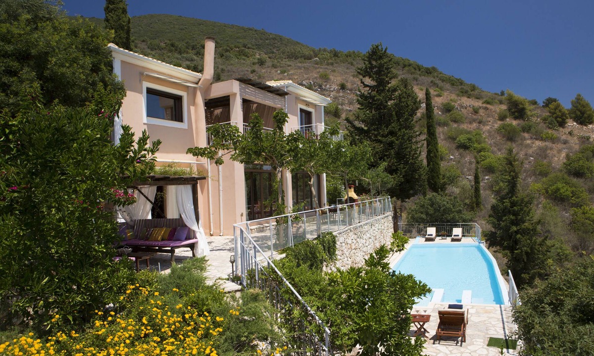Nidri Villa | Luxury villa overlooking the sea with private pool-Villa Iris