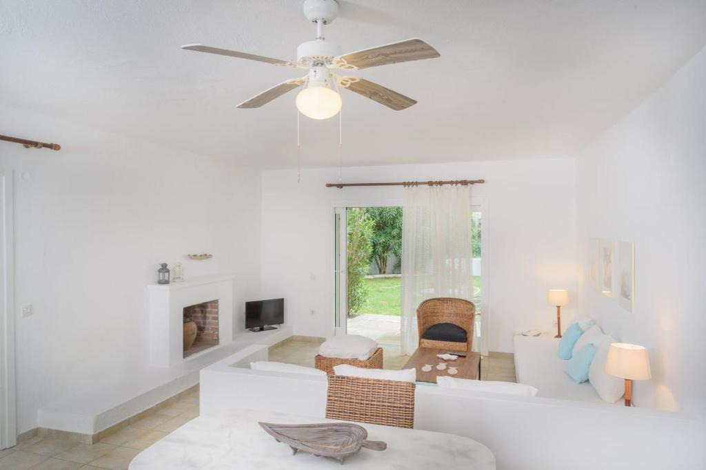 Kanapitsa Apartment | Luxury Villa Skiathos Two-Bedroom Suite Dyo Vromolimnos