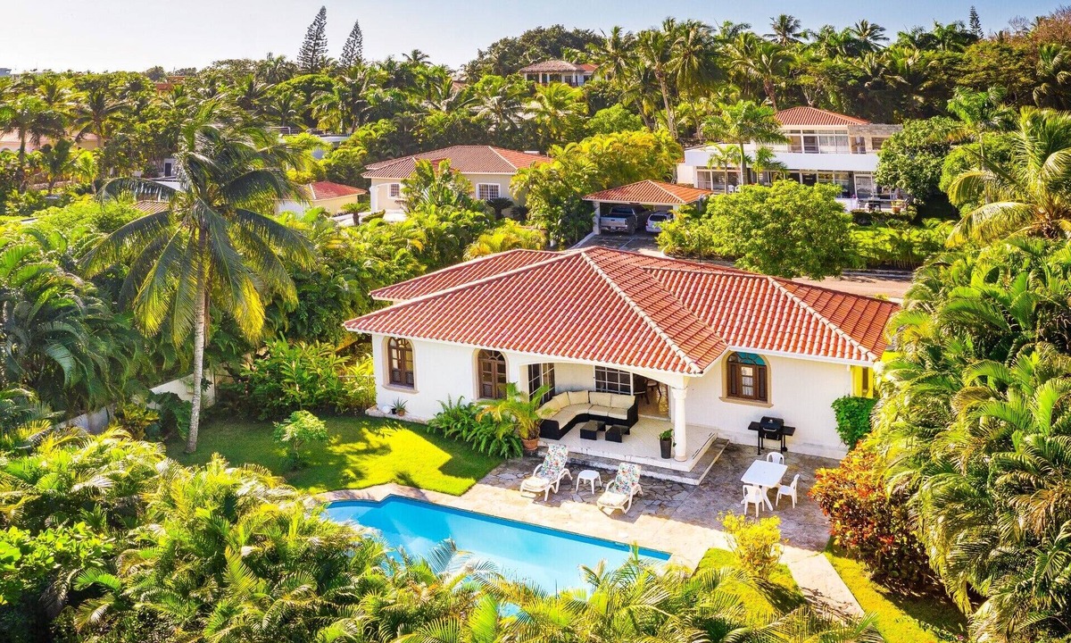 Cabarete Villa | Luxury Villa with Private Pool walking distance to the beach!