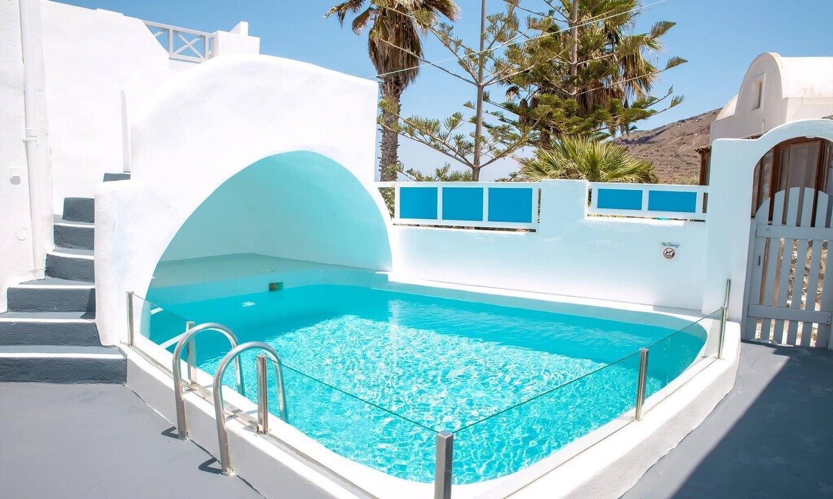 Finikia Villa | Magical Santorini Villa | 1 Bedroom | Cave Suite | Beautiful Sea Views &.