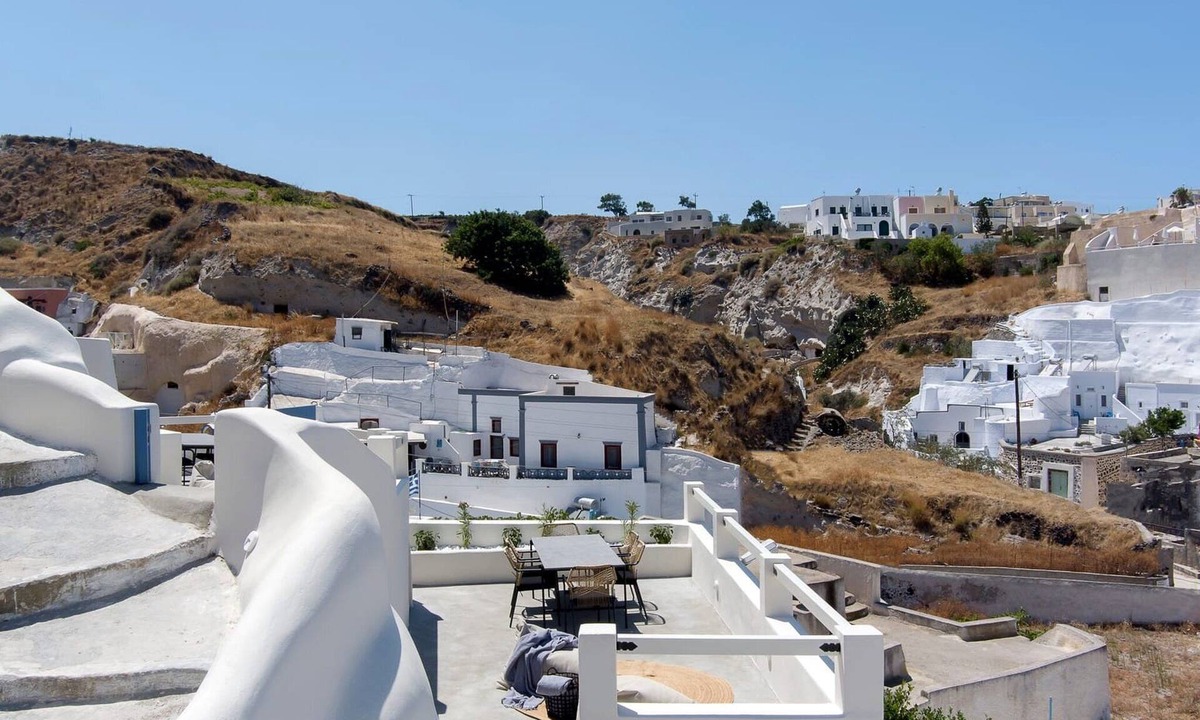 Messaria Apartment | Magnificent Santorini Suite | Hemera Suite | Private Hot Tub | Spacious.