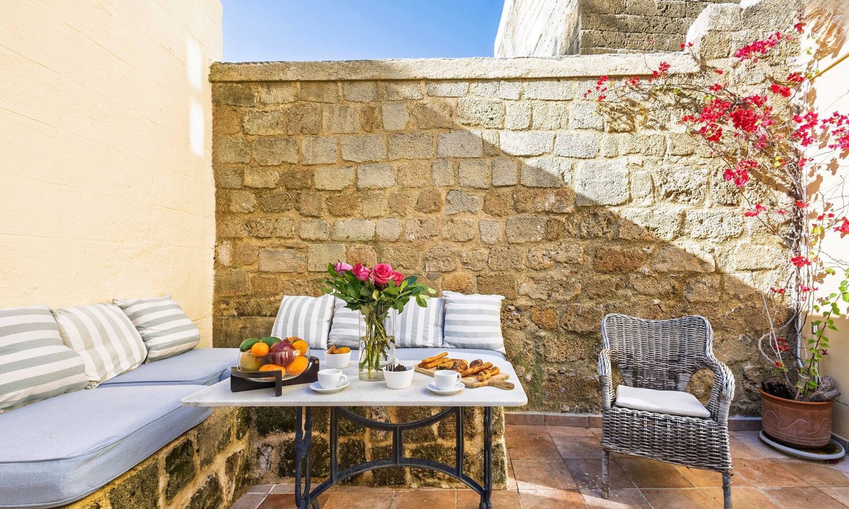 Rhodes Old Town House | Maison Roxanne – A Historic Gem with a Garden