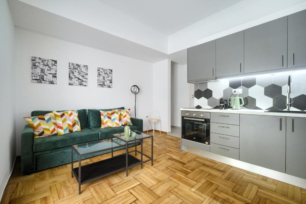 Platia Viktorias Apartment | Majestic Flat with Huge Terrace in the City Center