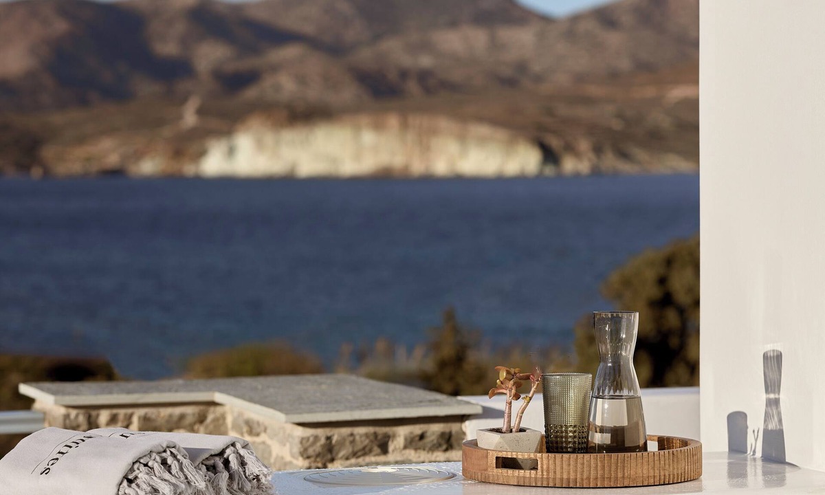 Apollonia Hotel | Manesis Suites