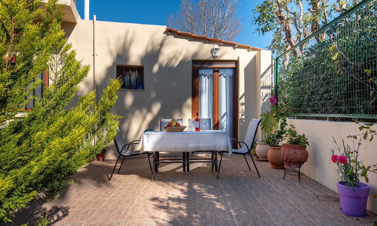 Psalidi House | Maria’s home with Terrace, close to the Beach