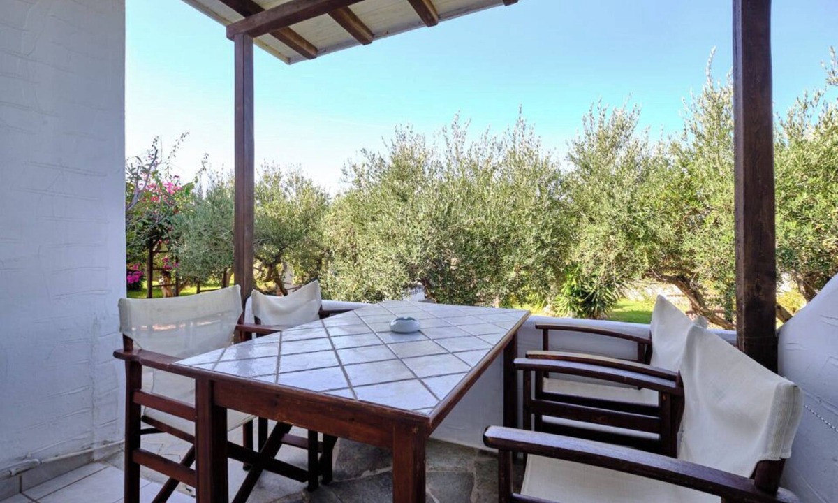 Parasporos Apartment | Marili Ground-Floor Two-Room Apartment with Kitchen & Garden View in Paros