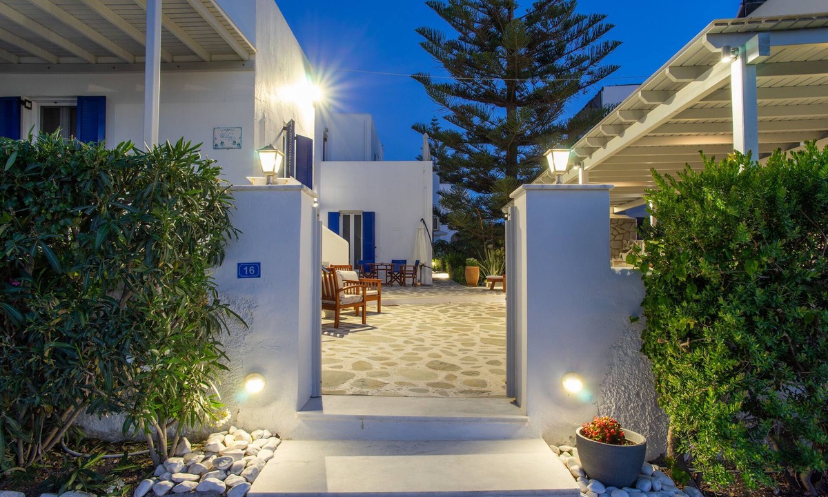 Parikia Hotel | Marioly Studios