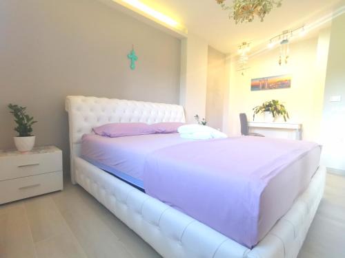 Alepou Apartment | Maro the fox