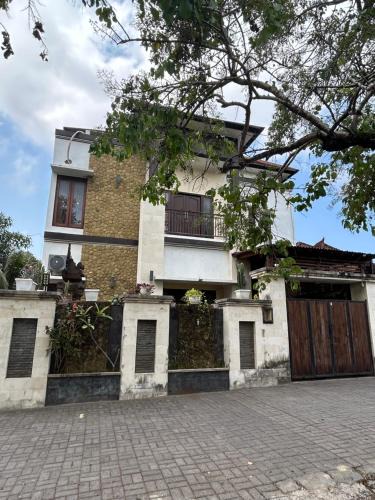 Denpasar Barat Bed & Breakfast | Mason house