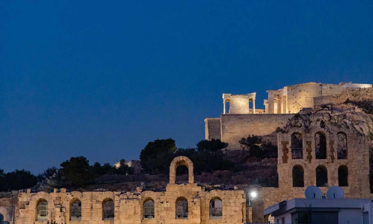 Anafiotika Apartment | Massive 2-Combo apt| Unbeatable Acropolis Views | 9PAX