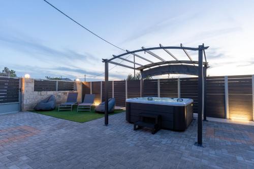 Agkisaras Apartment | MD Residence with private jacuzzi near the beach