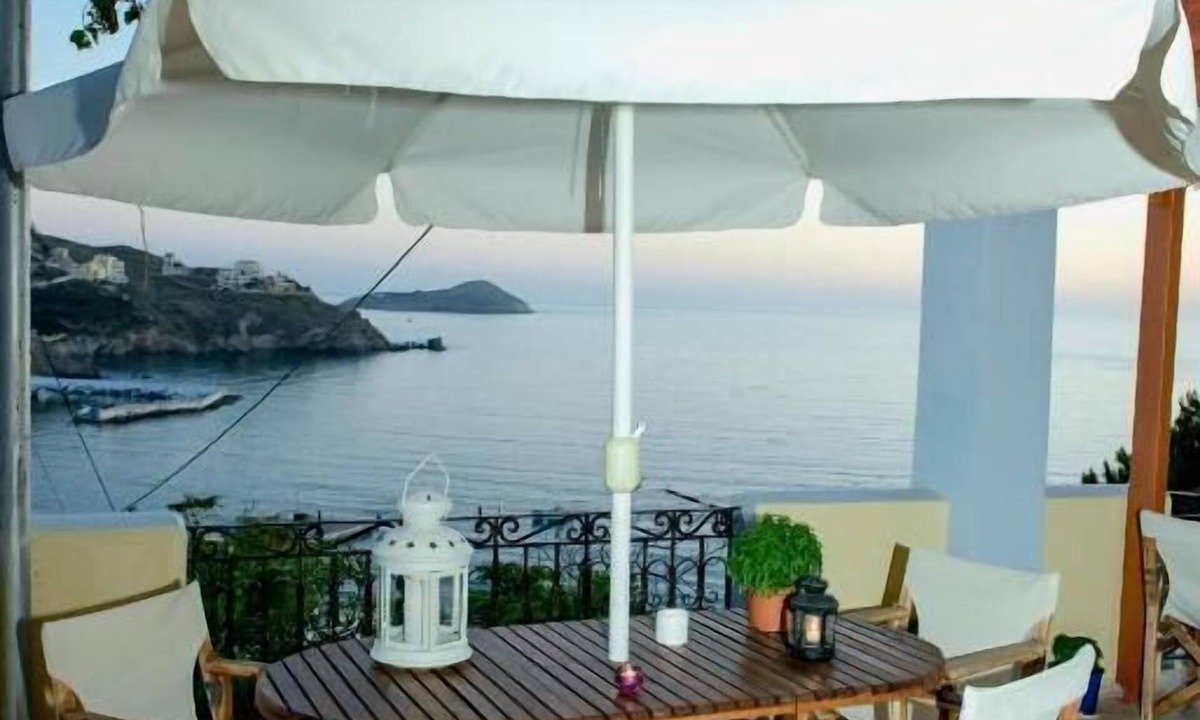 Mirties Hotel | Melina's sunset