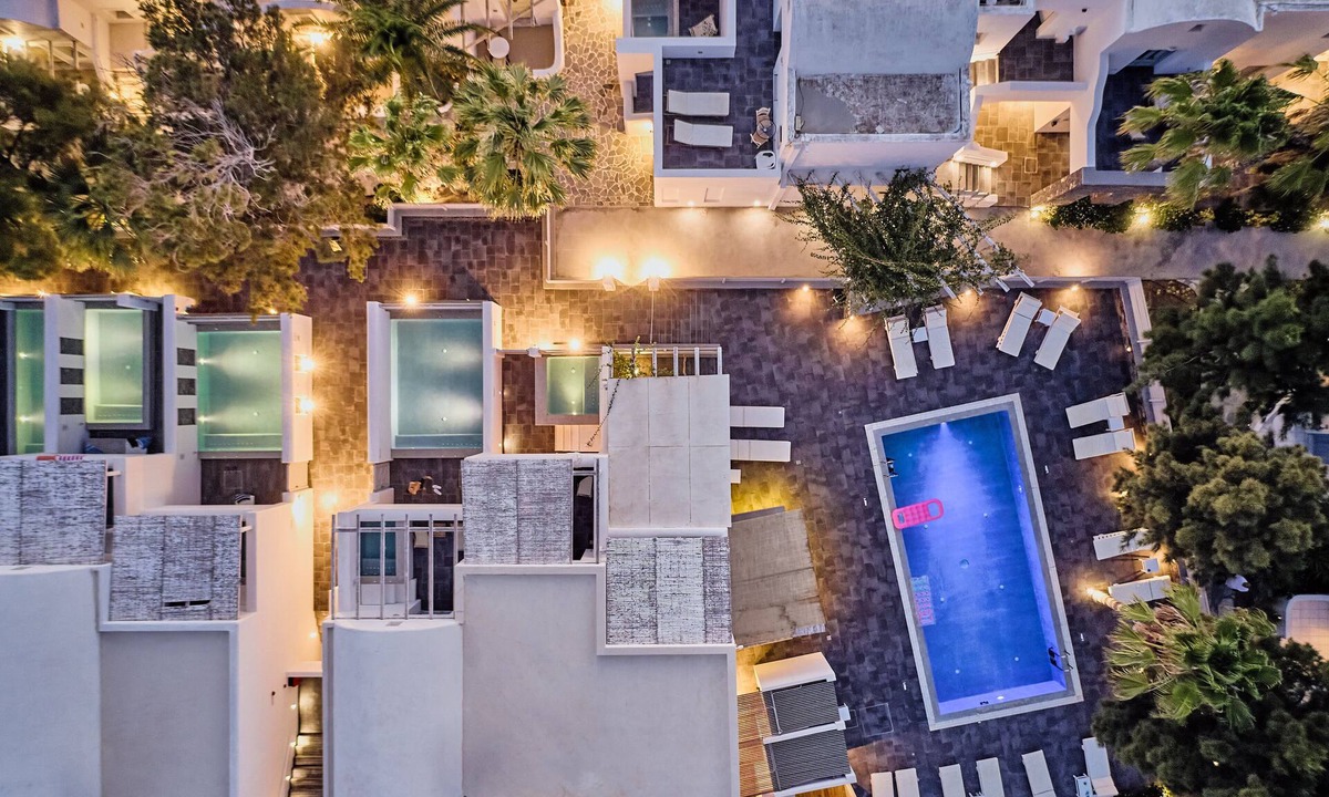 Perissa Hotel | Meltemi Excelsior Suites and Spa