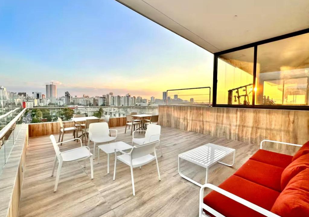 Viejo Arroyo Hondo Apartment | Modern Apartment in Arroyo Hondo with Pool Gym and Balcony
