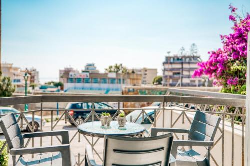 Chios Town Apartment | Modern City Studio with Balcony Columbus Apartment