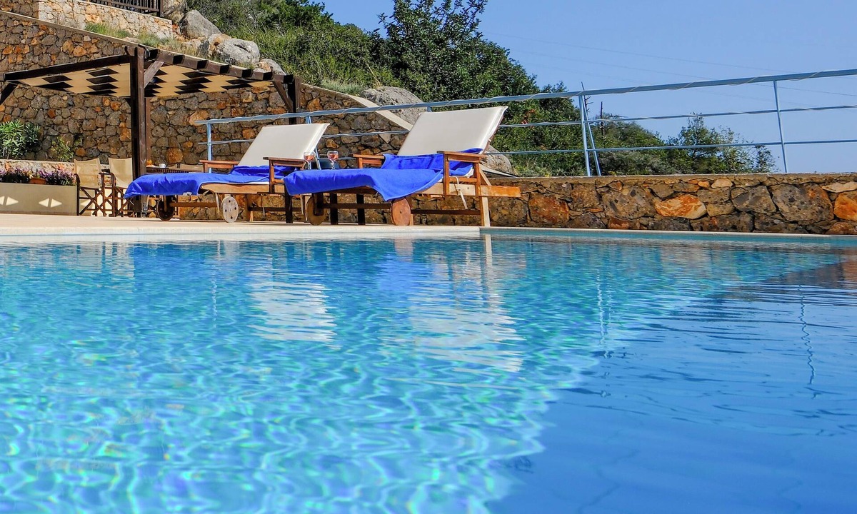 Vathi House | Modern hilltop villa with pool near Agios Nikolaos