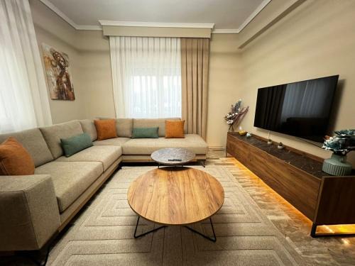 Makri Apartment | Modern Makri