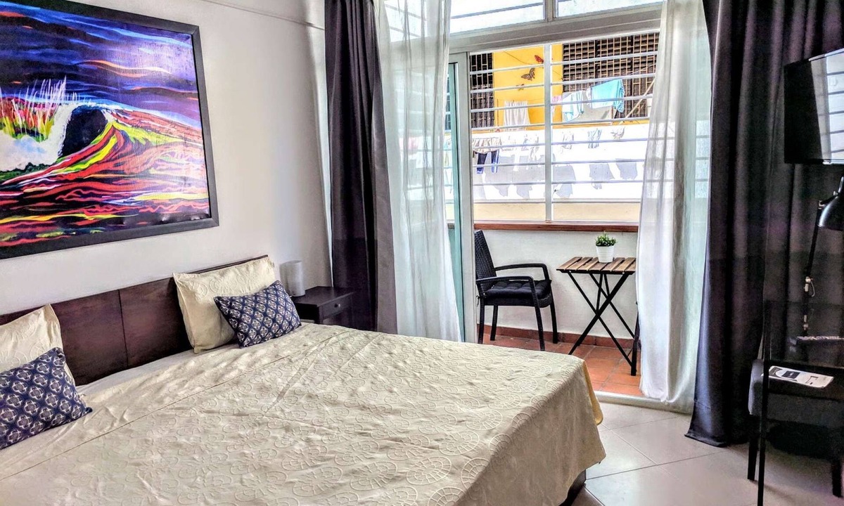 San Anton Apartment | Modern room+bath, balcony &Priv.Entrance Col. Zone
