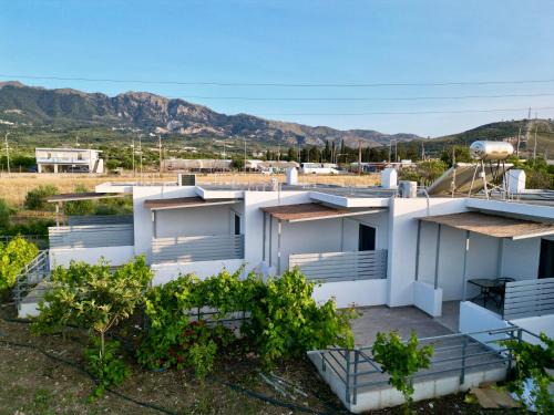 Tingaki Apartment | Modern Stay with Garden, near Tigaki Beach - El Greco Apartments No 5