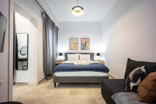 Vyronas Apartment | Modern Studio l King Bed & Work Corner